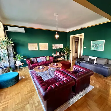 Diana's Temple Apartment *