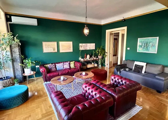 Diana's Temple Apartment *